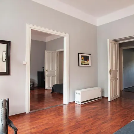 Elegance And Comfort In The Center